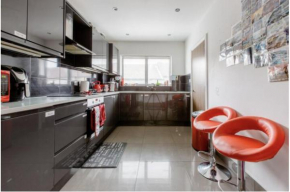 Chic DuoRooms with Modern Comfort for Families